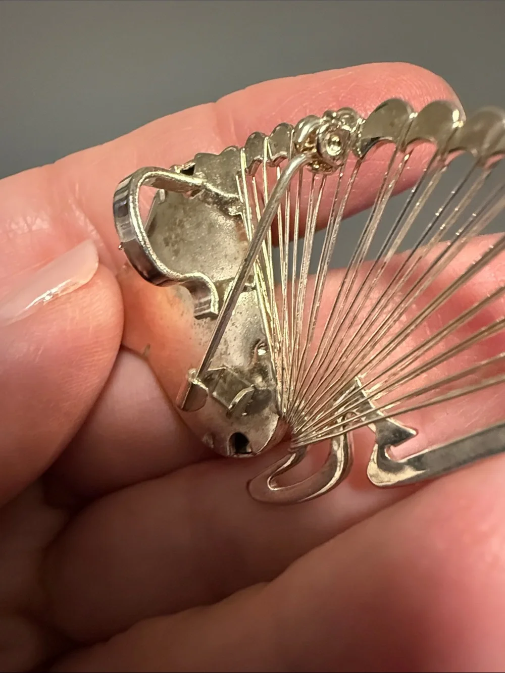 Vintage Silver Tone Frog Brooch Pendant: Sculptural Wire Design